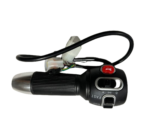 Rechter Griff sowie Schalter Vässla Scooter 1